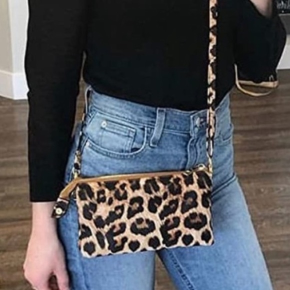 Leopard print crossbody purse~ - Picture 2 of 9